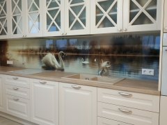 Stiklo sienelės virtuvėje įrengimas